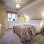 Holiday home Lark Rise *